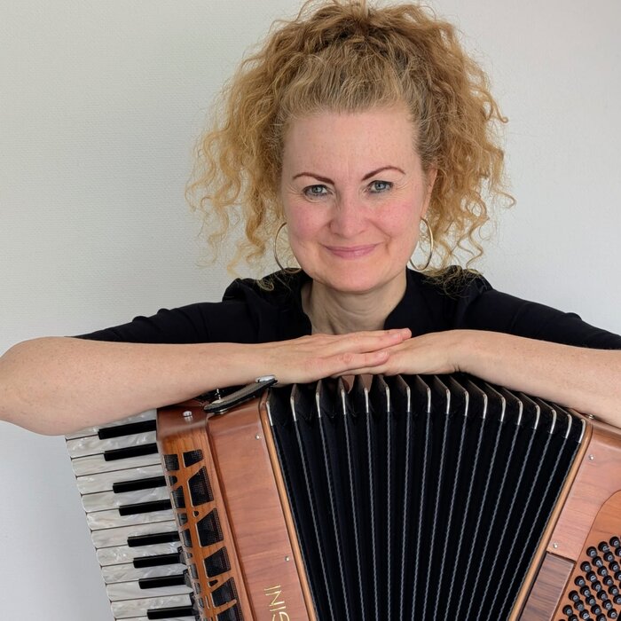 Carmen Baumgartner spielt Akkordeon – Musikerin und Pädagogin in St. Gallen